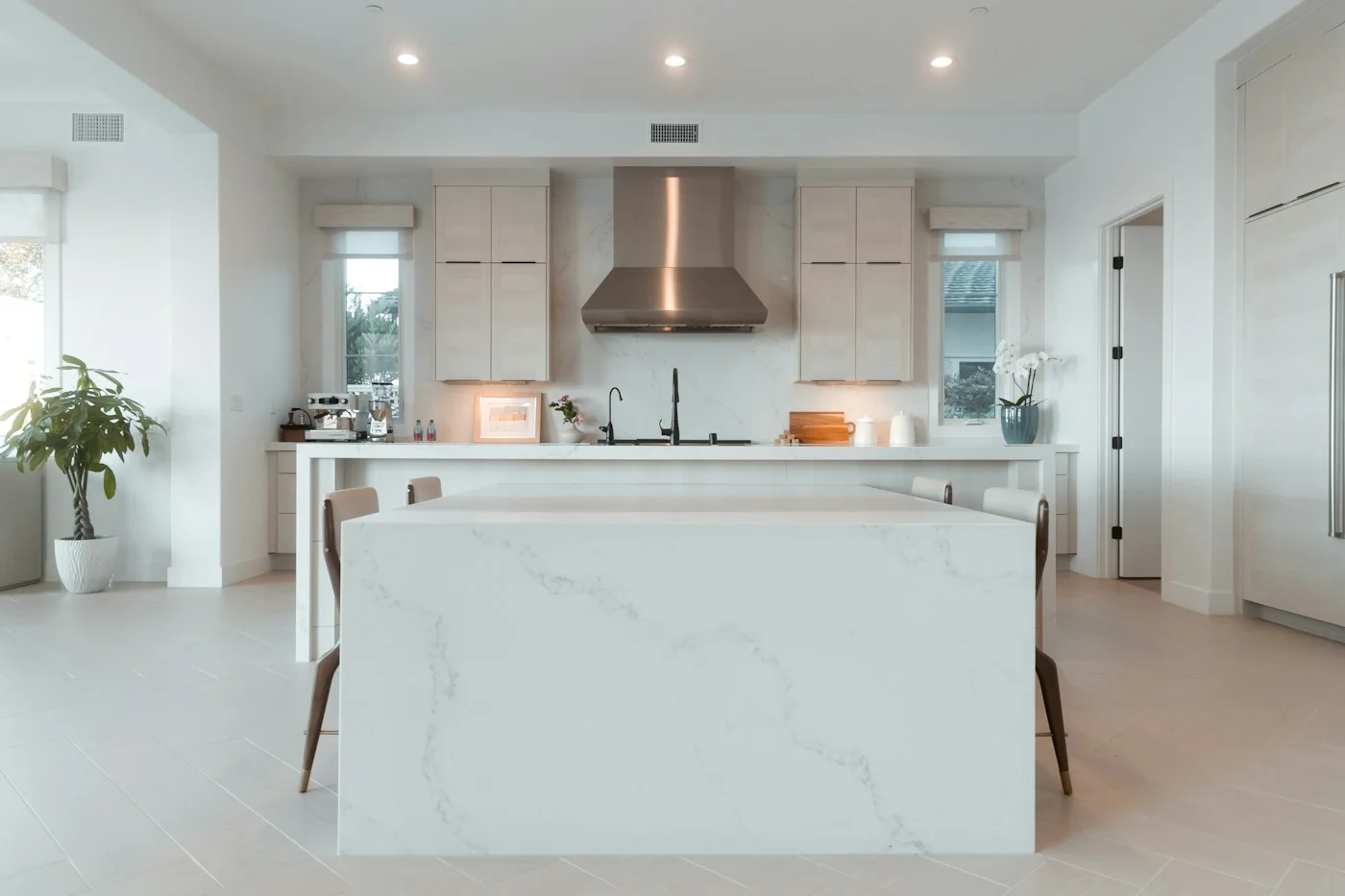 Modern marble kitchen with recessed ceiling lights; design inspiration